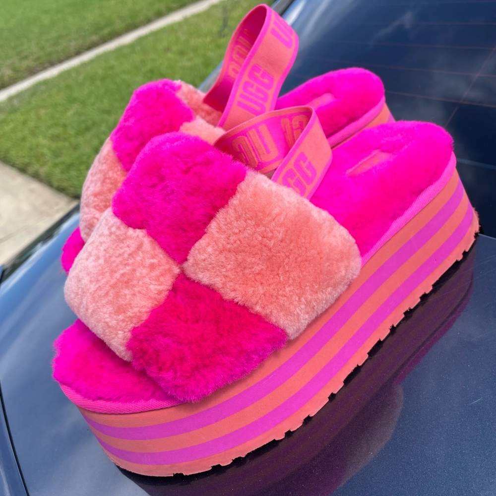 UGG WOMEN'S DISCO CHECKER SLIDE IN VIBRANT CORAL/ ROCK ROSE